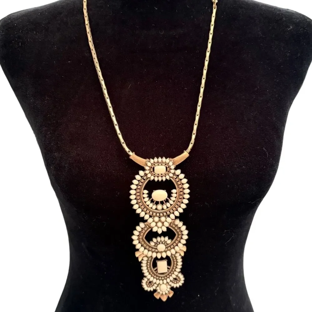 Stella & Dot Havana Boho Pendant Statement Necklace Gold Tone Cream Resin - Picture 5 of 10
